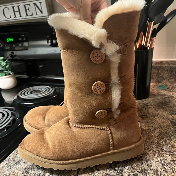 Ugg Boots - Picture 2 of 6